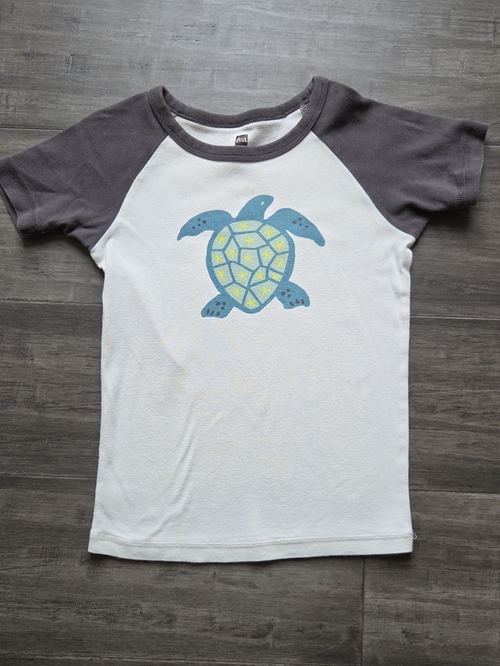TEA BRAND Kids  White & Charcoal Tee with Turtle